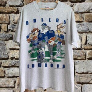 Vintage Style Looney tunes x Dallas Cowboys tee shirt, Men's Womems Fashion